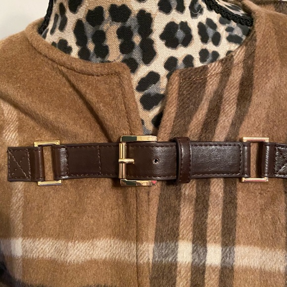 Beautiful Michael Kors cape. EUC - Picture 4 of 5